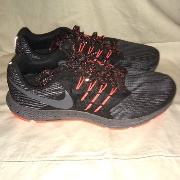 Mens Nikes - Picture 2 of 3